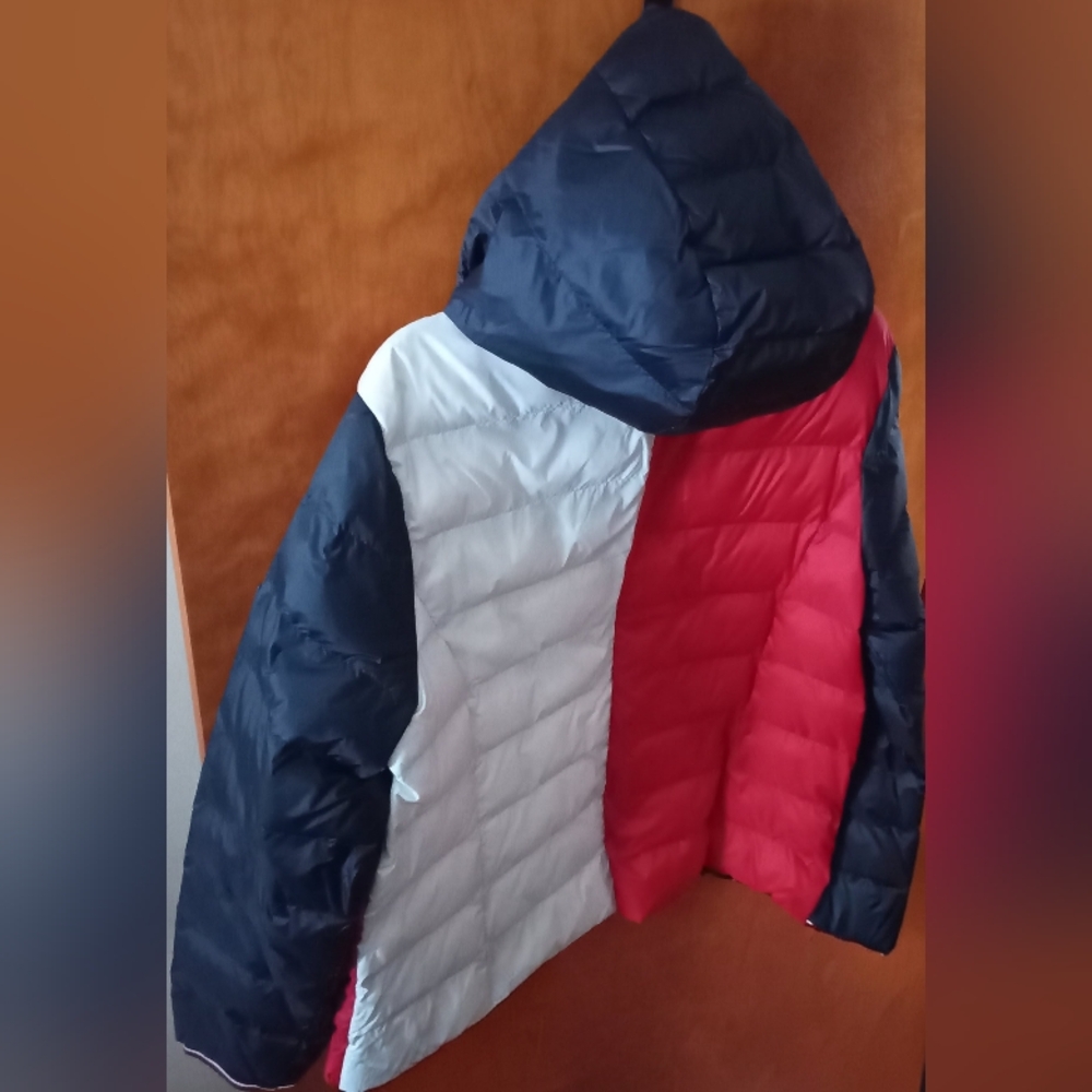 Tommy Hilfiger Women's Red, White, and Black Ski Jacket - Picture 16 of 16